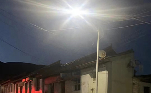 农村院子里最适合的金凤太阳能路灯亮度与安装要点